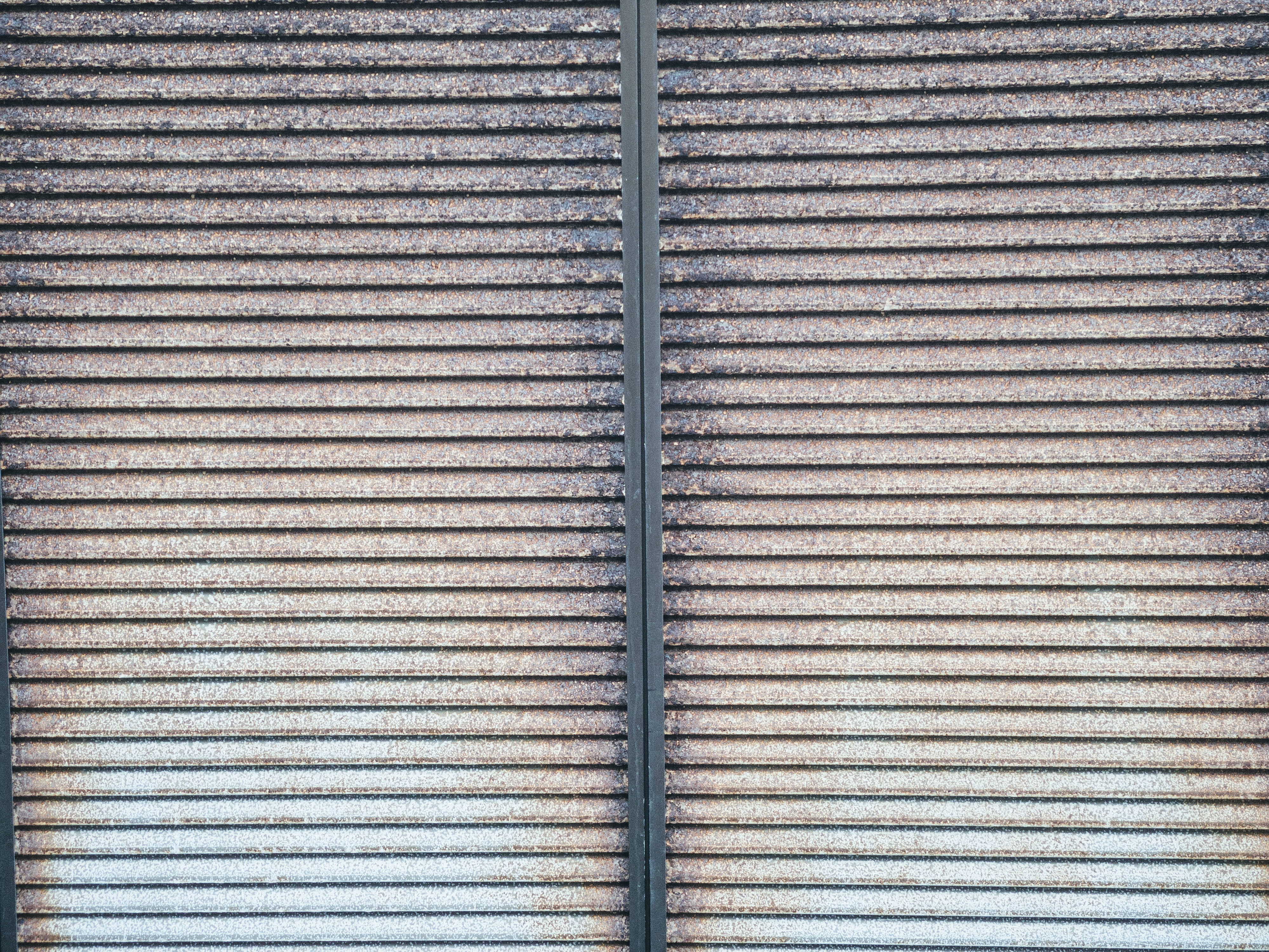 鎧戸全体に錆 テクスチャー の写真素材 ぱくたそ