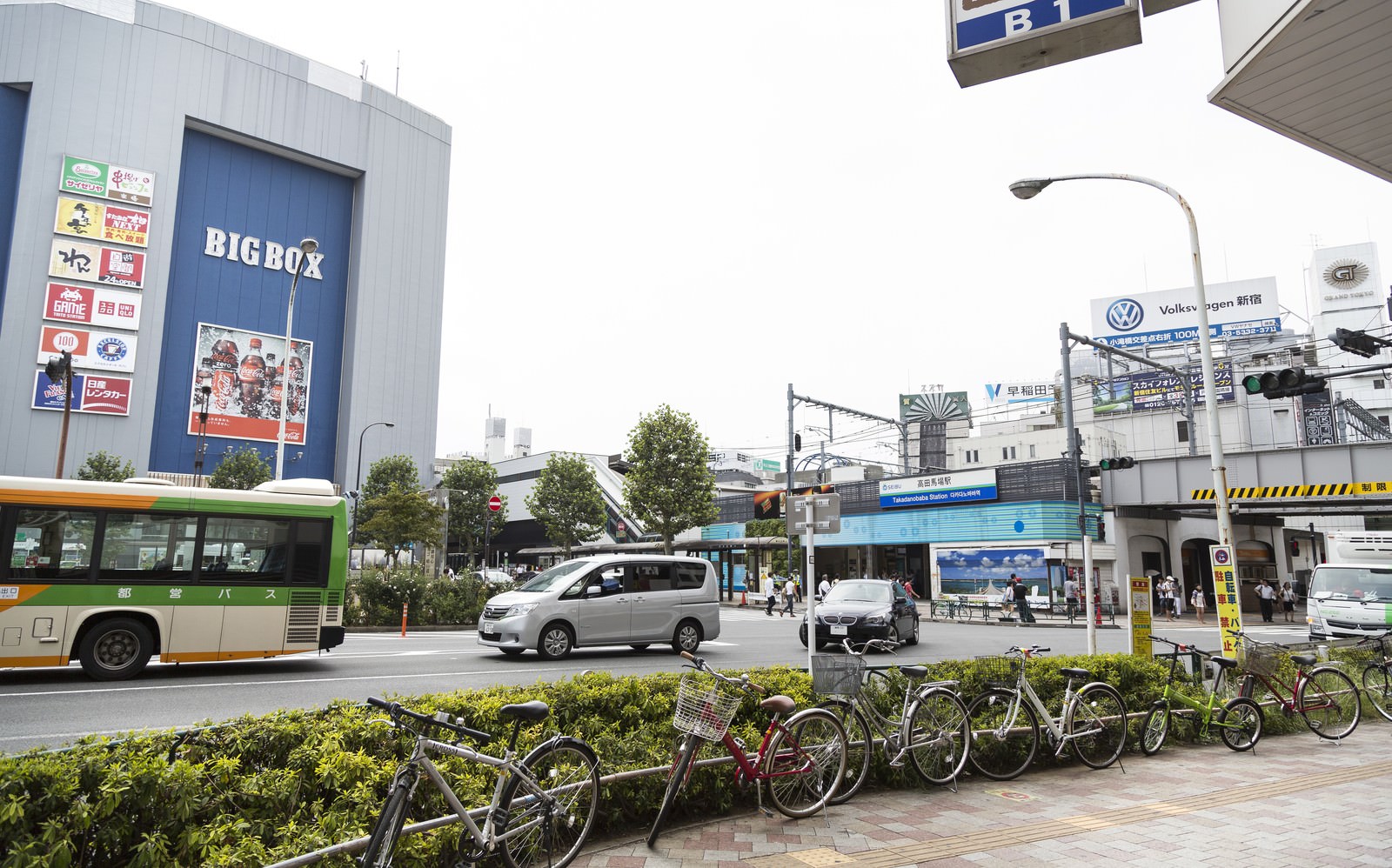 高田馬場駅前の様子の写真素材 ぱくたそ