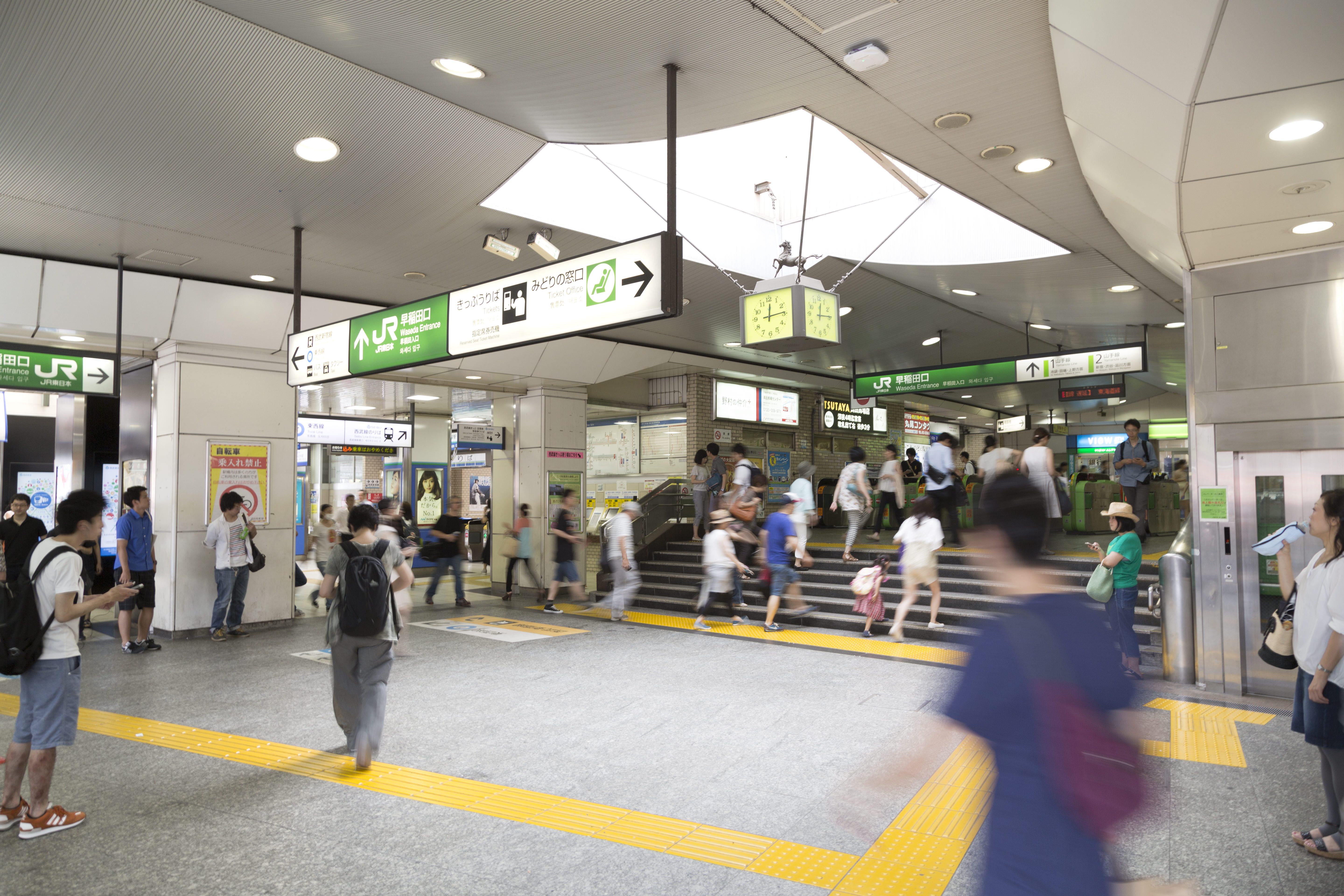 高田馬場駅改札の写真素材 ぱくたそ