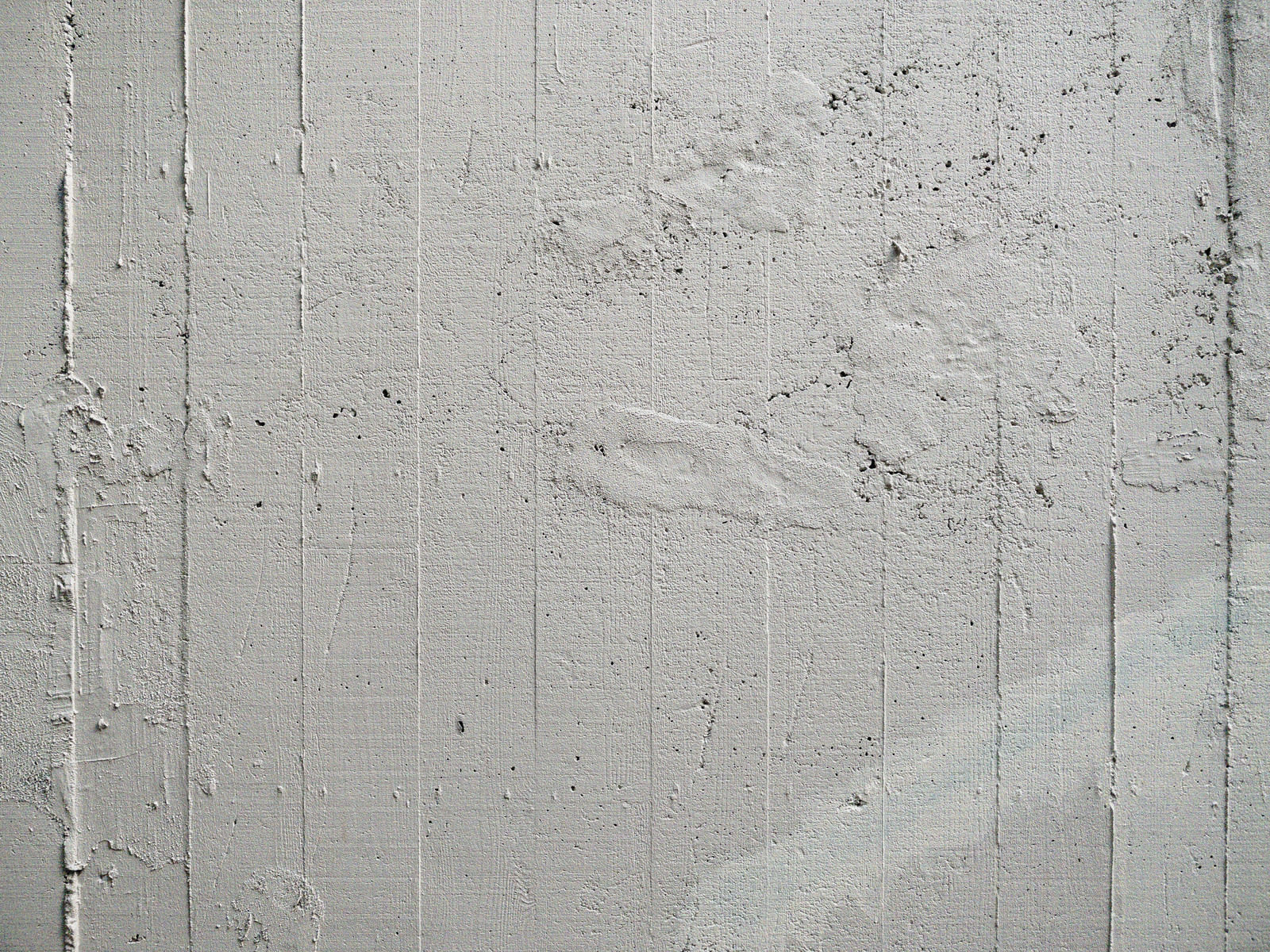 「コンクリート壁の補修跡と枠板跡（テクスチャ）」の写真