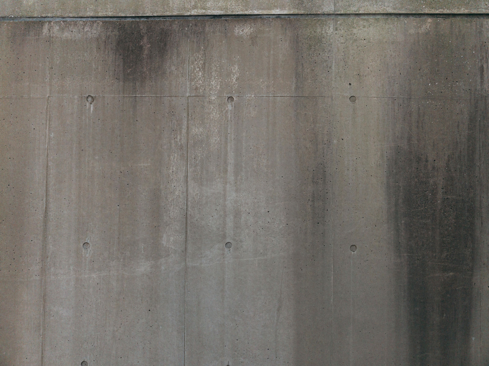 水の垂れた跡の残るコンクリート壁 テクスチャ の写真素材 ぱくたそ