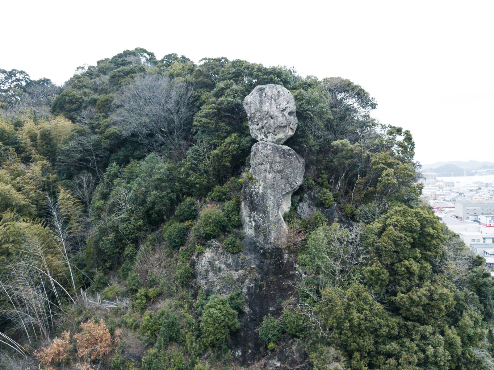 山中にある鯖くさらかし岩の写真を無料ダウンロード フリー素材 ぱくたそ