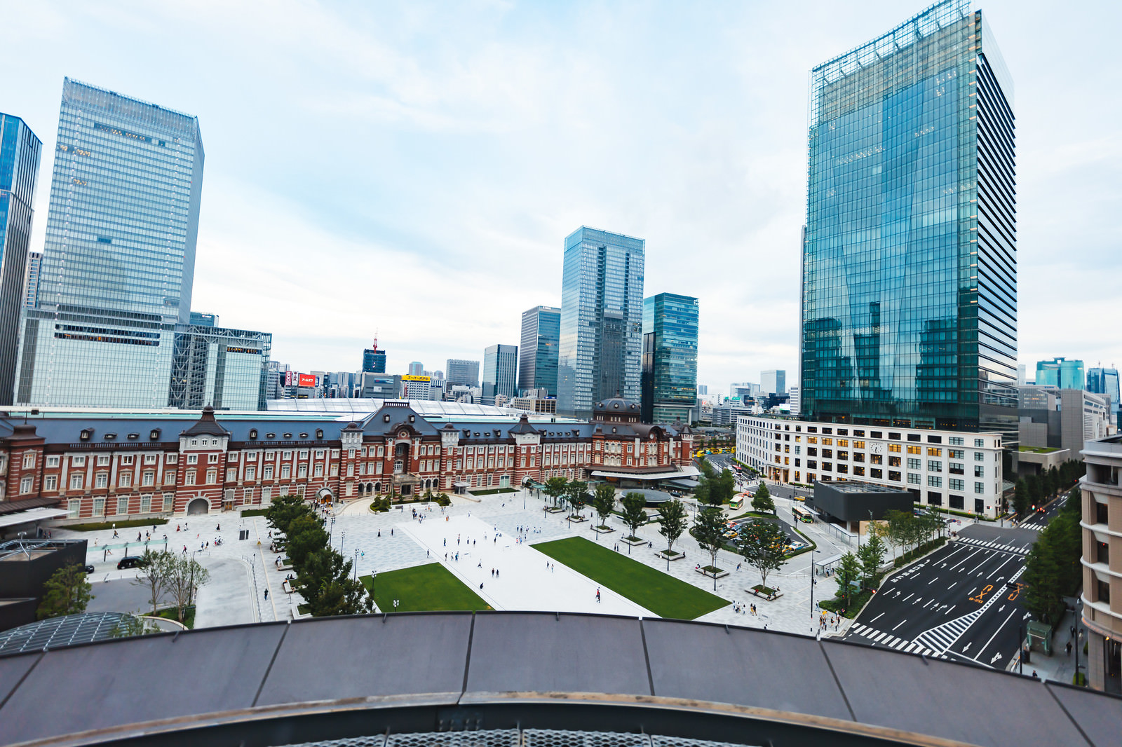 東京駅丸の内駅前の写真 画像 フリー素材 ぱくたそ