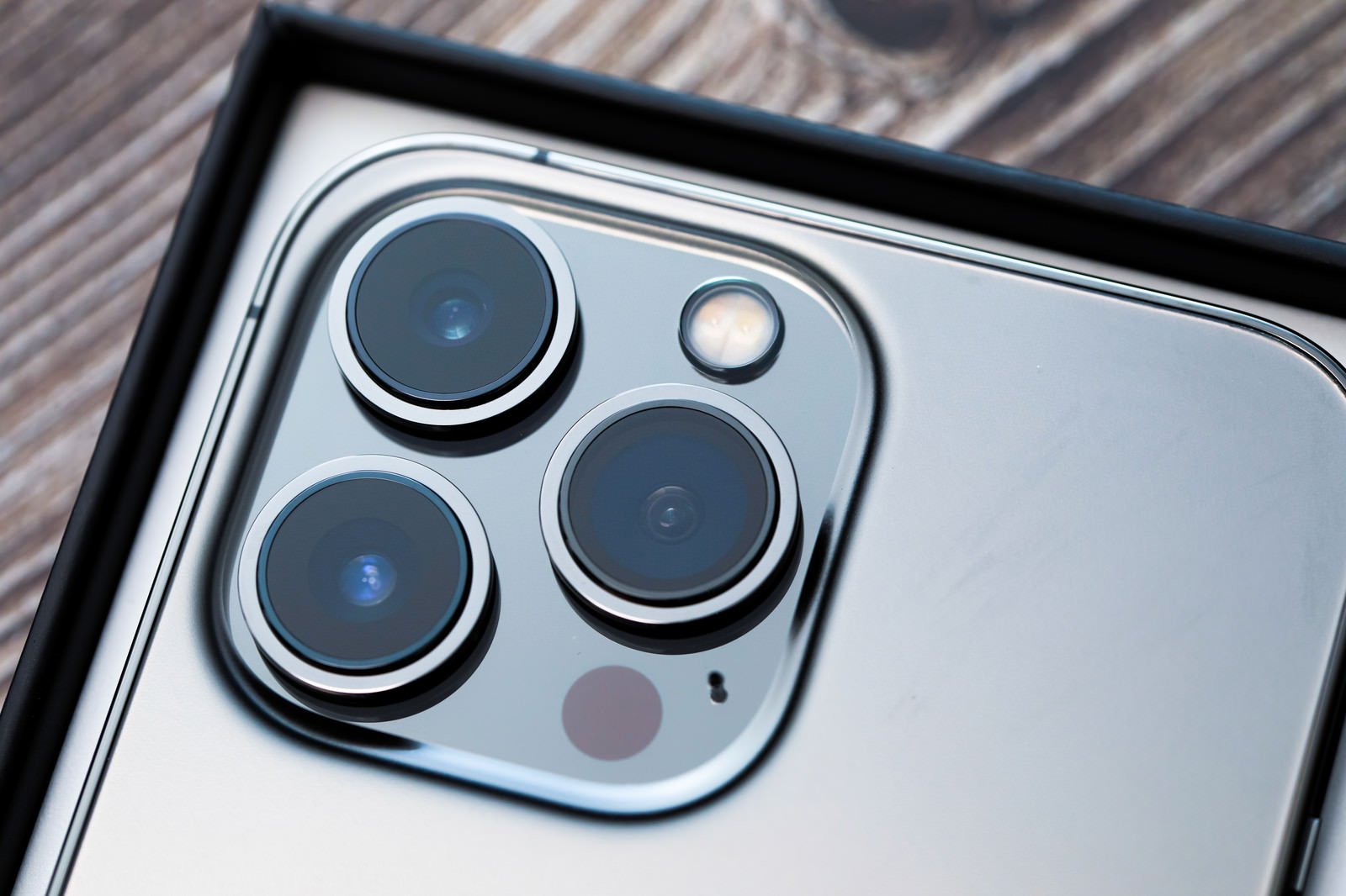 「iPhone 13 Pro 背面カメラ部分」の写真
