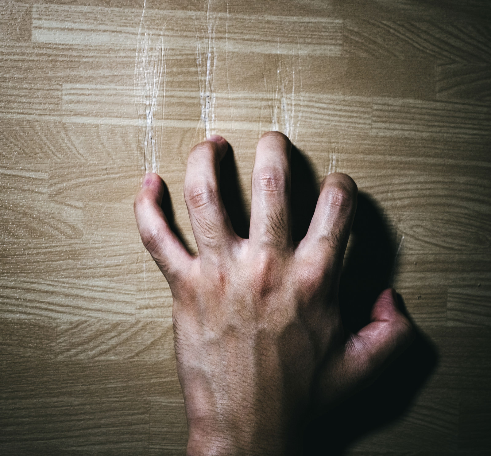 「20キルしたので爪痕を残す | フリー素材のぱくたそ」の写真