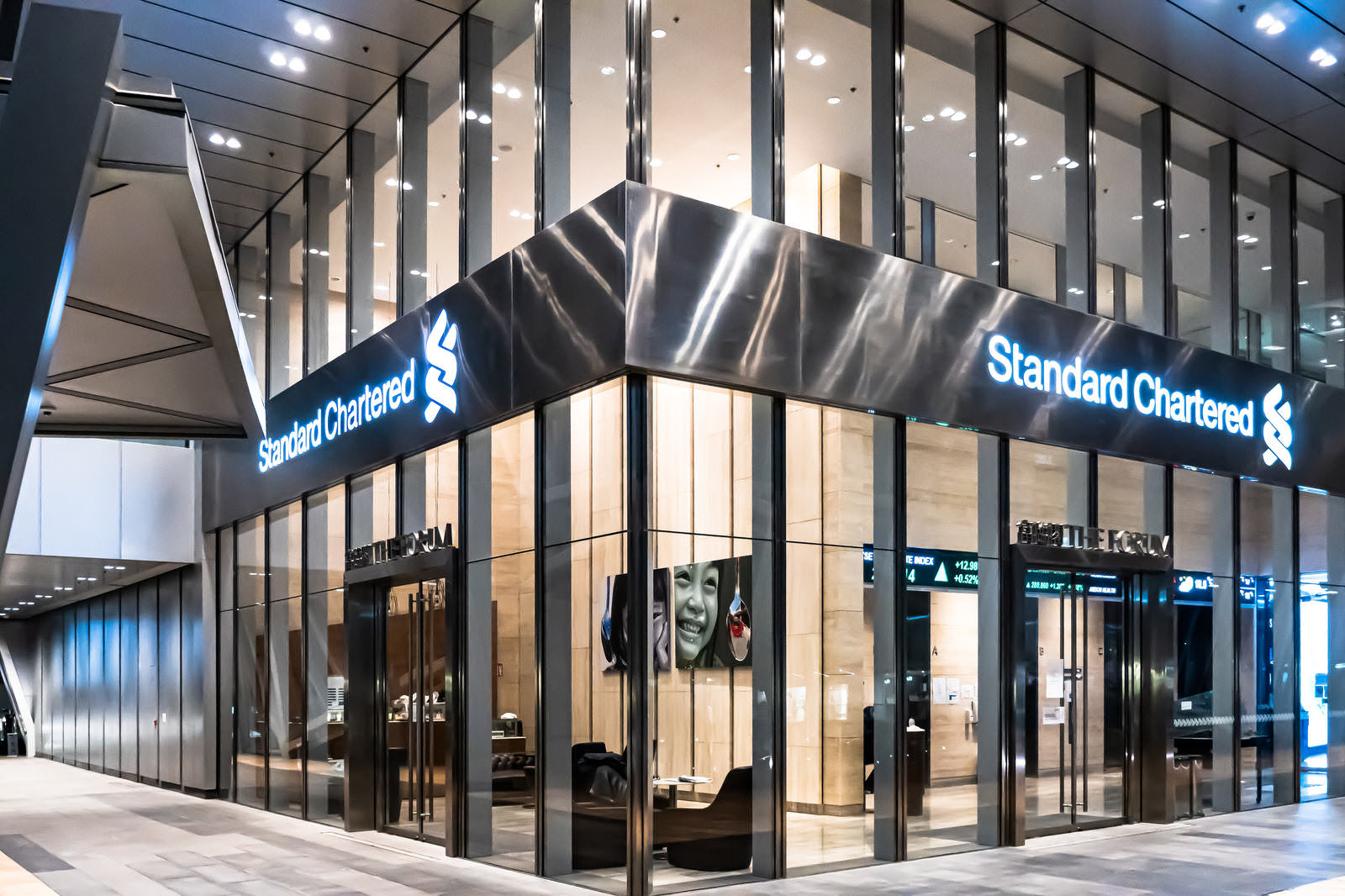 香港の中環 セントラル にあるスタンダードチャータード銀行の店舗の写真素材 ぱくたそ 香港の中環 セントラル にあるスタンダードチャータード銀行の店舗の写真素材 ぱくたそ