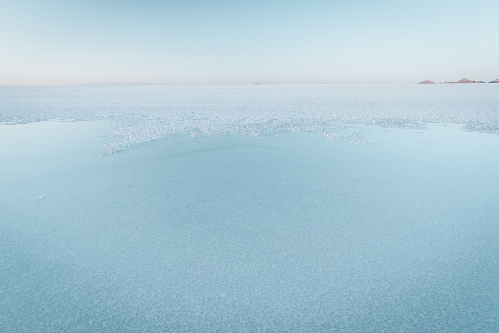 近くで見るウユニ塩湖の水面の写真 画像 を無料ダウンロード フリー素材のぱくたそ 近くで見るウユニ塩湖の水面の写真 画像 を無料ダウンロード フリー素材のぱくたそ