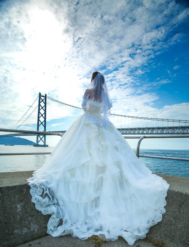 明石海峡大橋とウェディングドレス姿の女性の写真 画像 を無料ダウンロード フリー素材のぱくたそ 明石海峡大橋とウェディングドレス姿の女性の写真 画像 を無料ダウンロード フリー素材のぱくたそ
