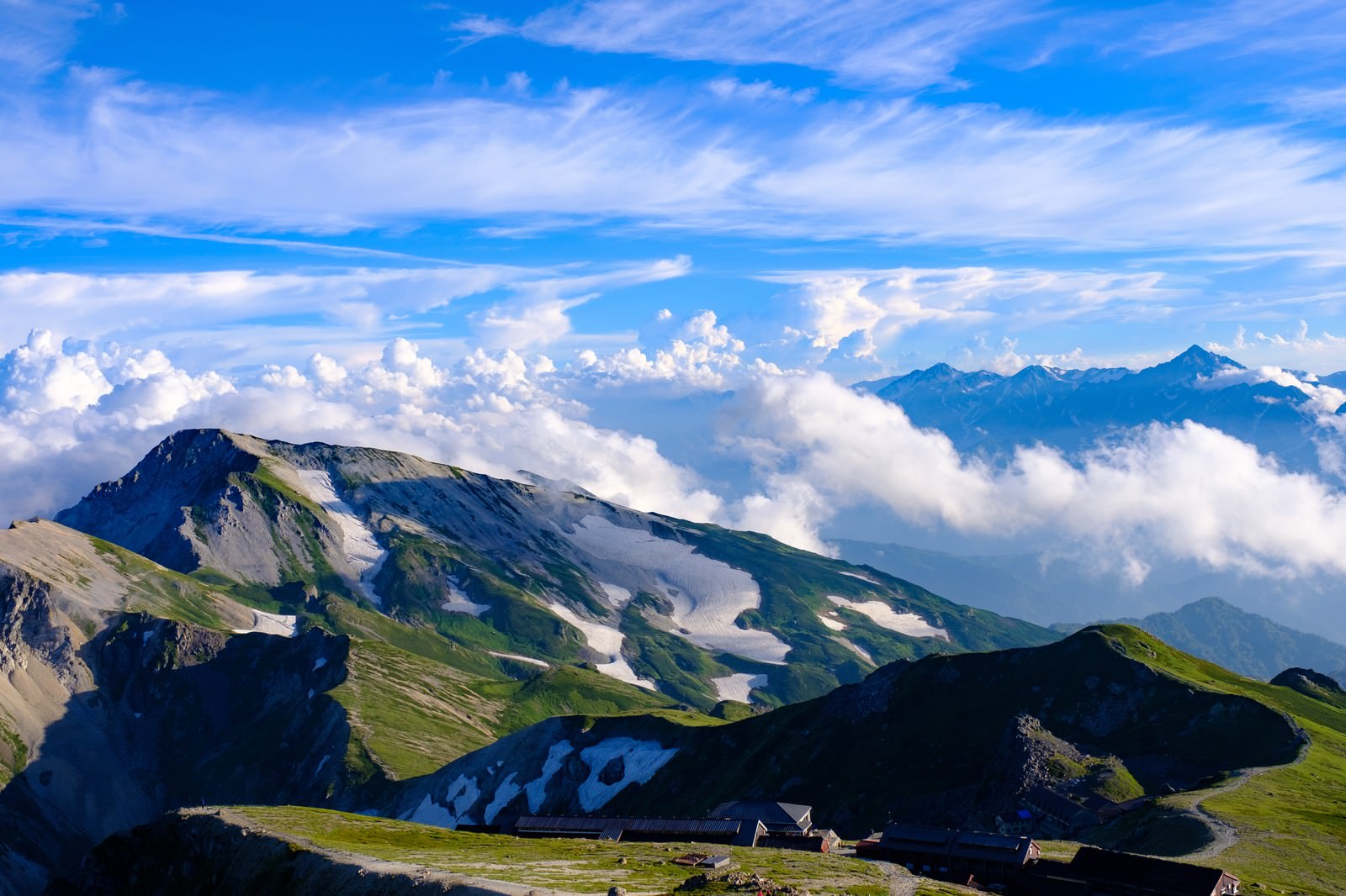 白馬連峰の先に見える立山連峰の写真 画像 を無料ダウンロード フリー素材のぱくたそ