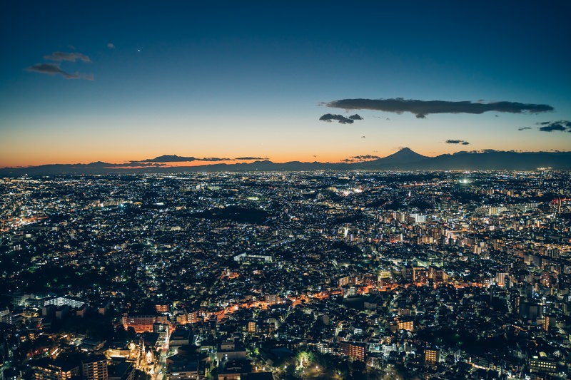 日没後の横浜の街並みの写真素材 ぱくたそ