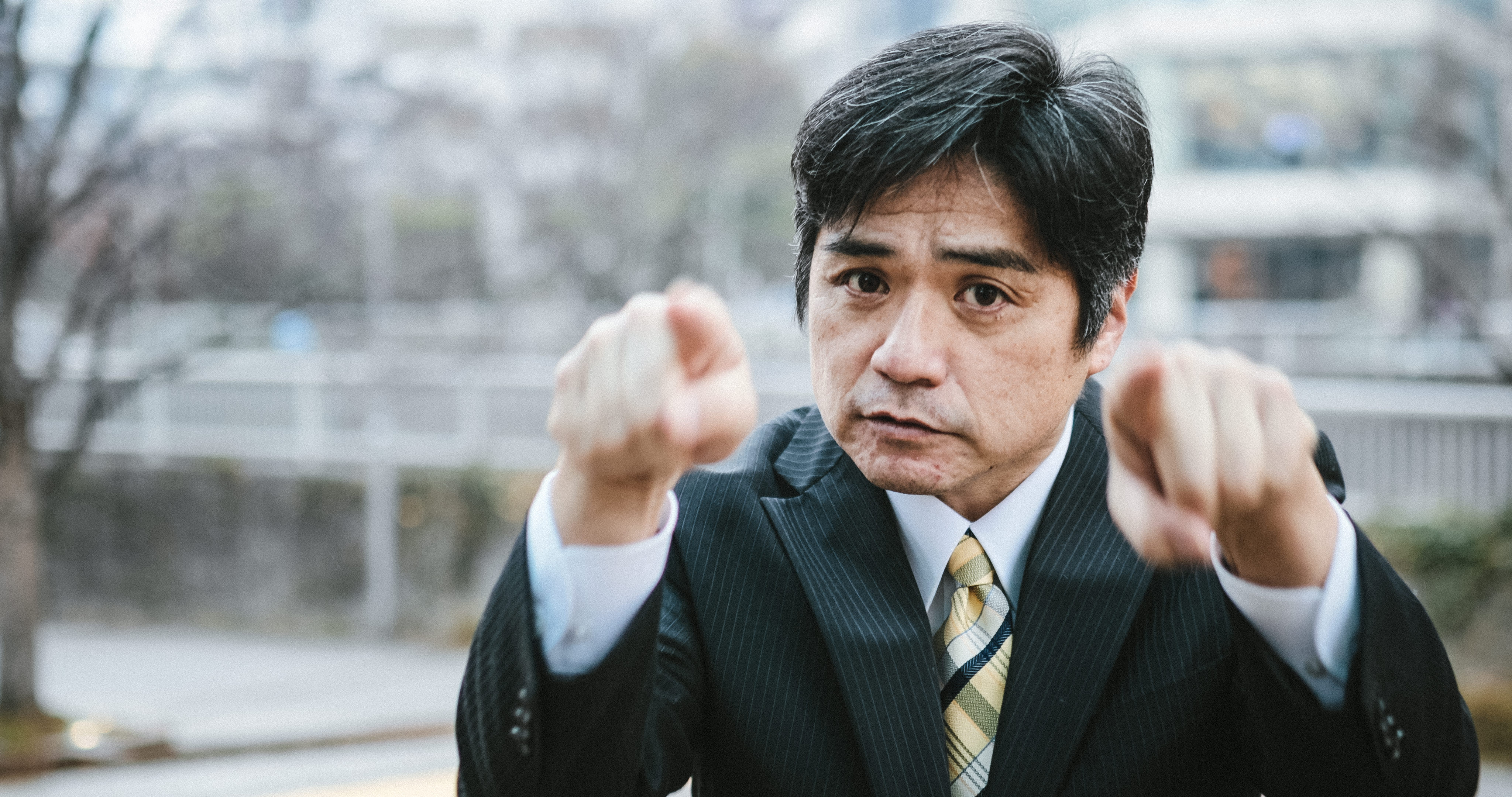 はいドーン と煽る部長の写真素材 ぱくたそ