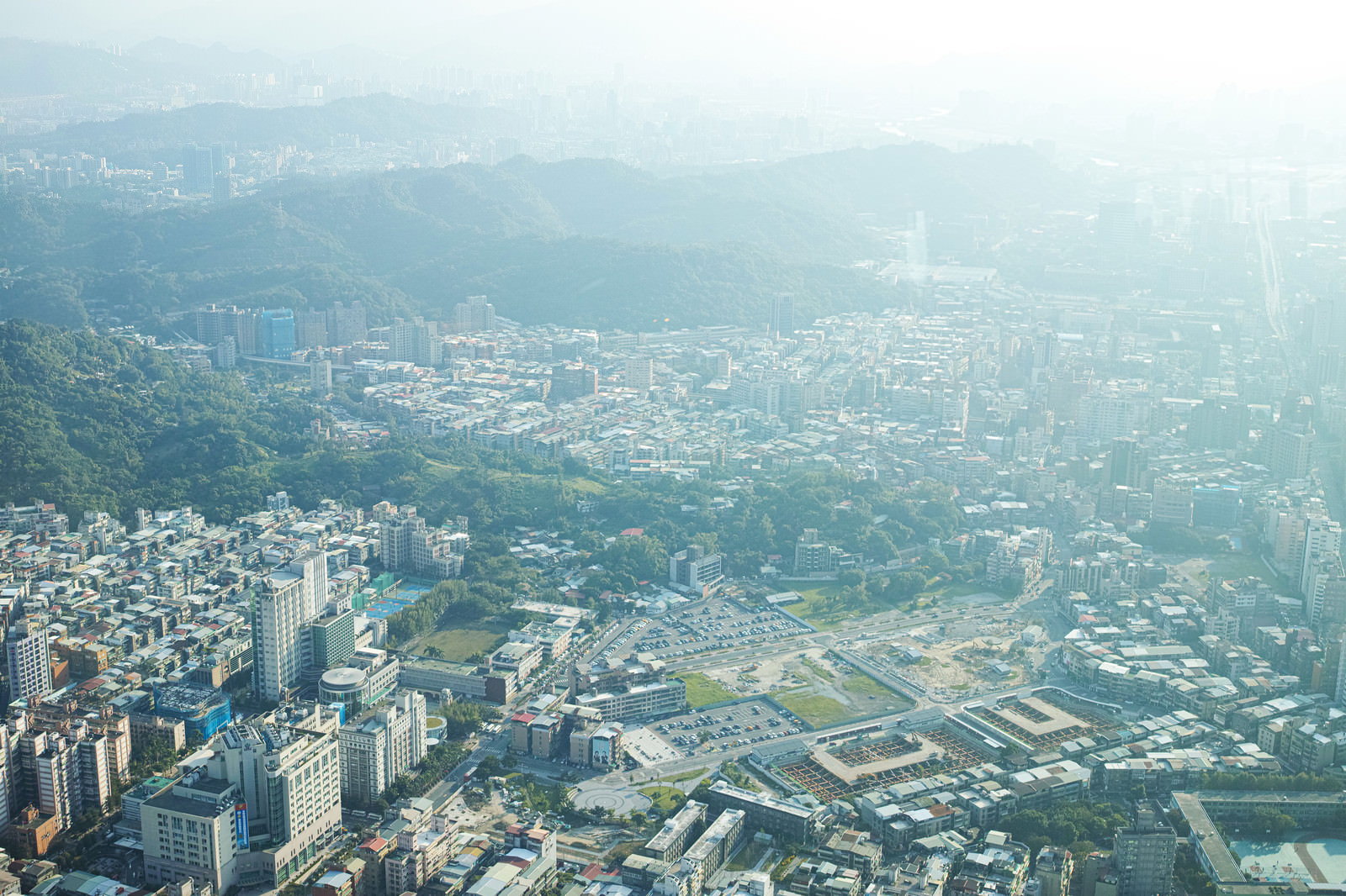 台北の自然と街並み 台湾 の写真素材 ぱくたそ