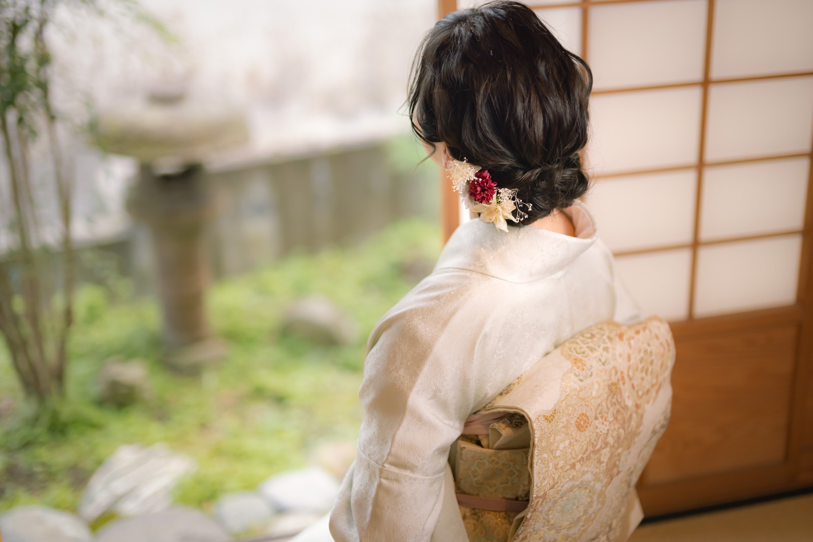 「着物女性の後ろ髪 | フリー素材のぱくたそ」の写真［モデル：yumiko］