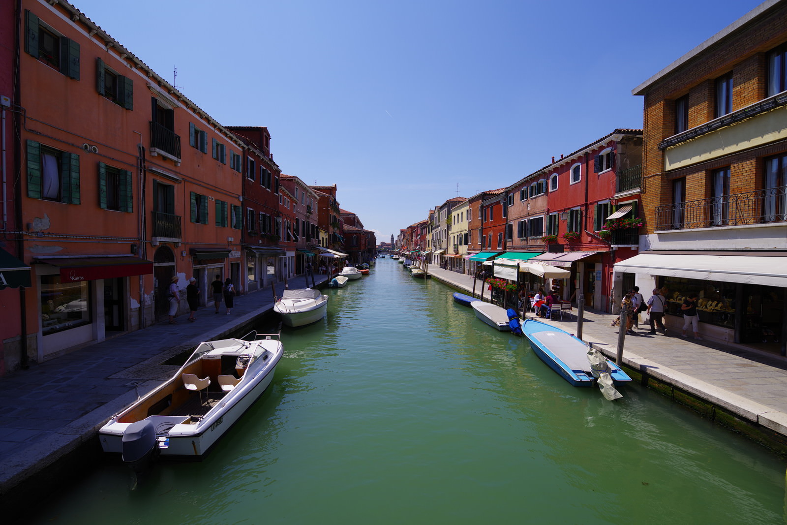 ブラーノ島の水路と船着き場 イタリア の写真を無料ダウンロード フリー素材 ぱくたそ ブラーノ島の水路と船着き場 イタリア の写真を無料ダウンロード フリー素材 ぱくたそ