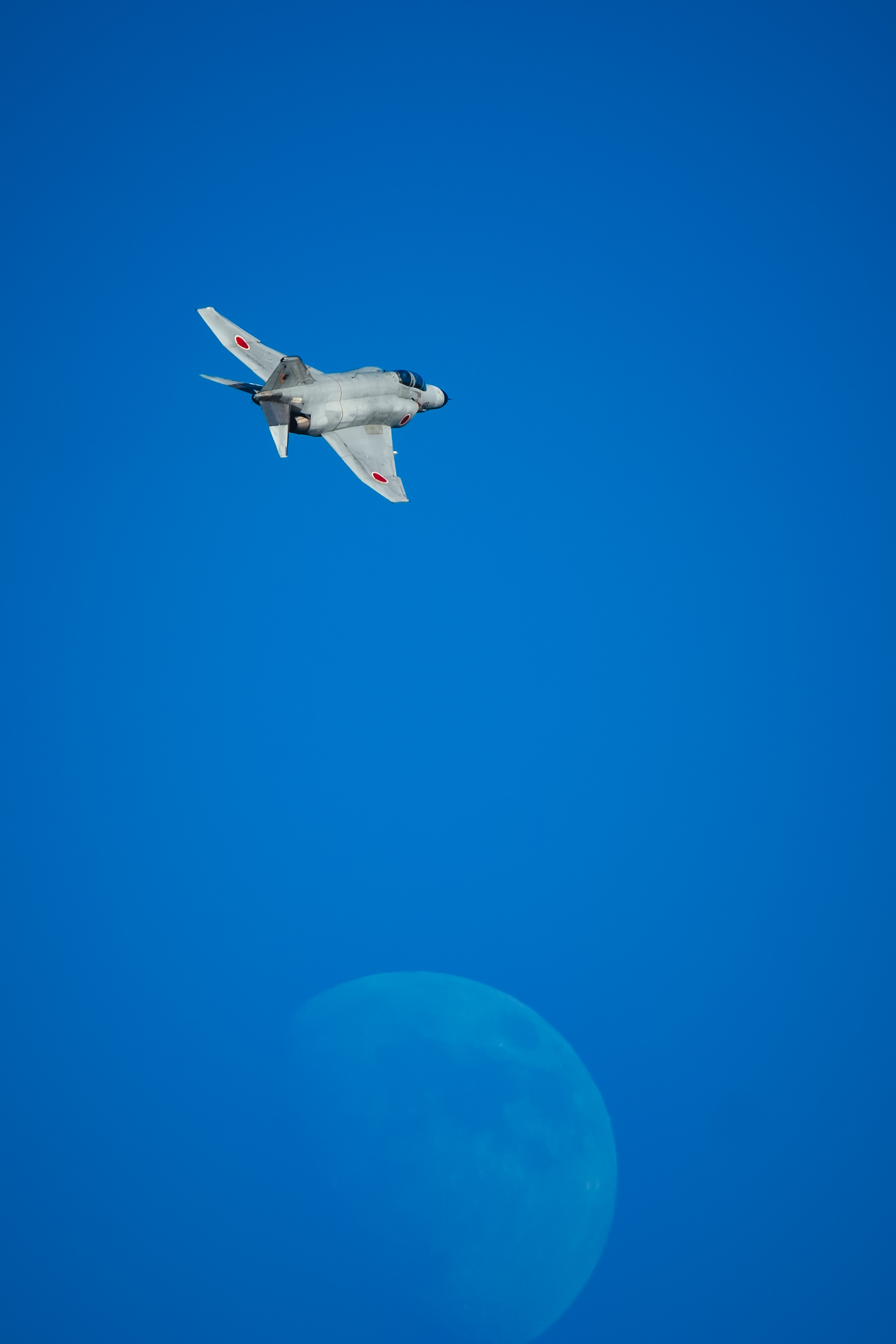 月とf 4 戦闘機 の写真素材 ぱくたそ