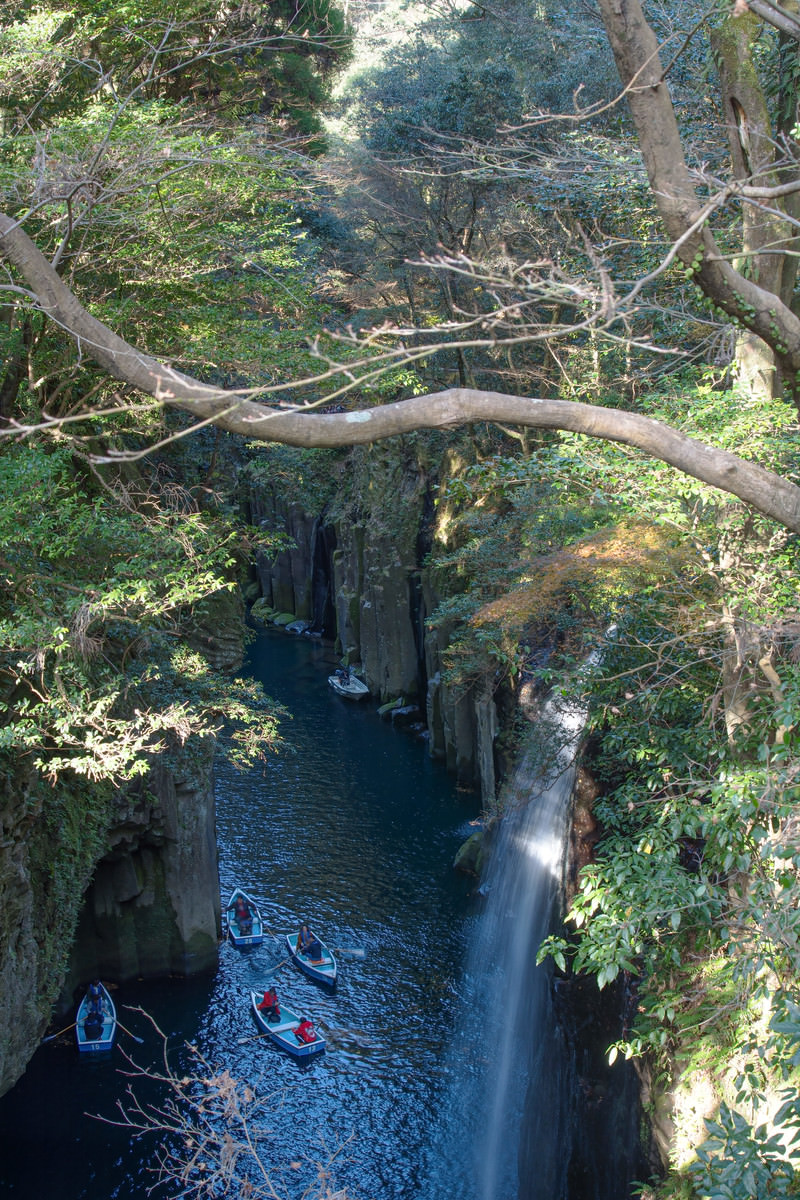 高千穂峡と観光客ボート 宮崎県高千穂町 真名井の滝 の写真を無料ダウンロード フリー素材 ぱくたそ