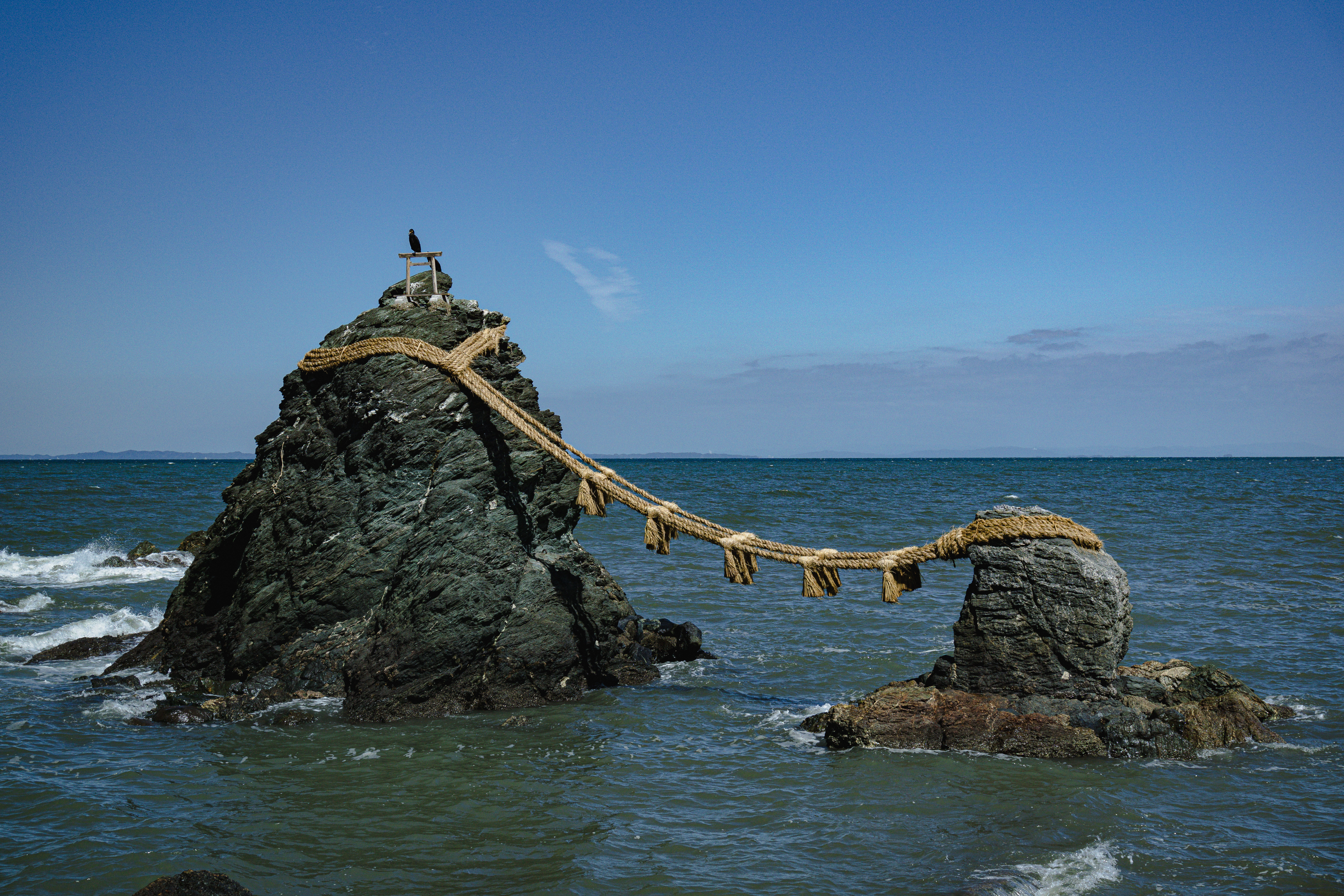 夫婦岩を眺めるの写真素材 ぱくたそ